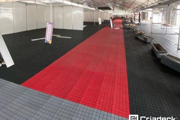 Feira Empreenda Caraguatatuba 2022: Criadeck Reforça Segurança Com Piso Plástico Pixel.